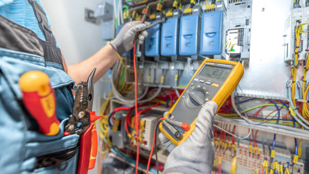 Best Local Electrician Companies  in Urbandale, IA